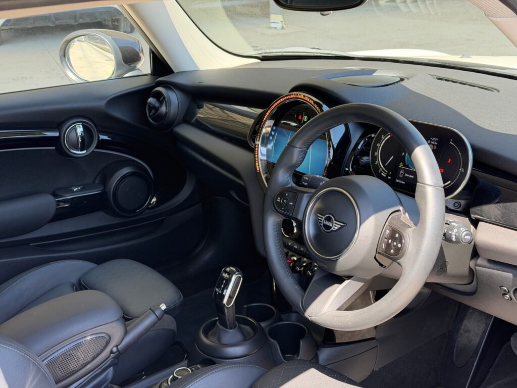 09/2023 MINI COOPER FACELIFT 1.5L AUTO PETROL